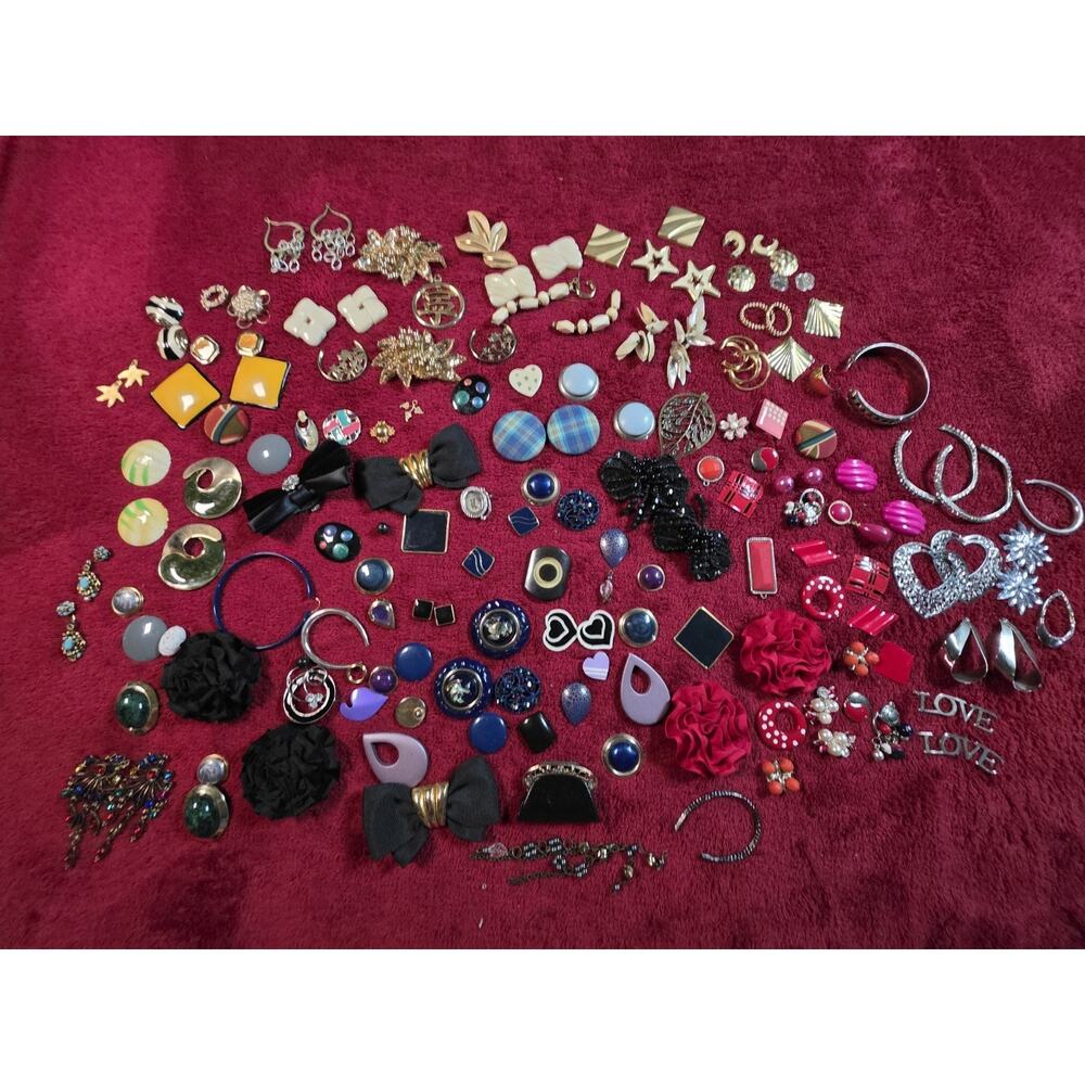Large Junk Jewelry Craft Lot Broken Mismatched Earrings Pins Brooches Beads...